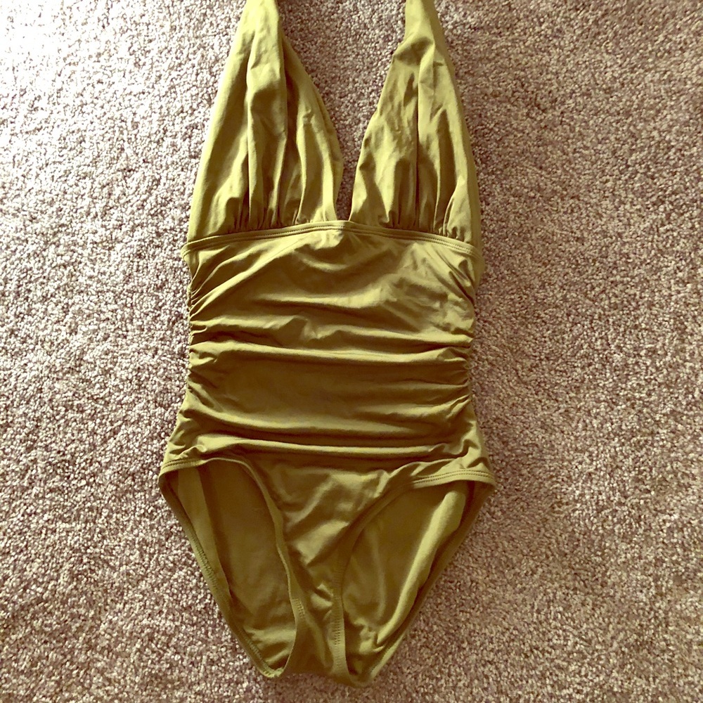 One piece swim suit